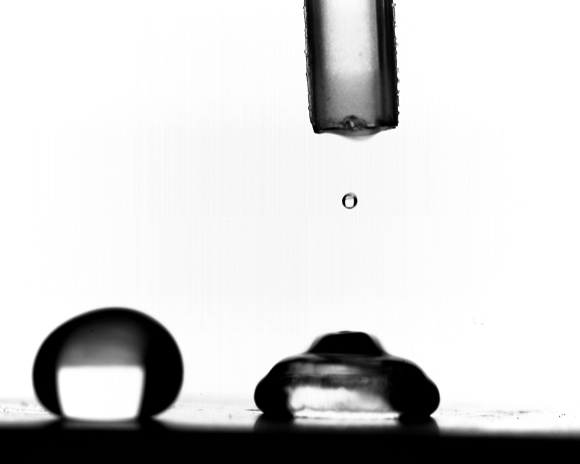 液滴撞擊加熱超疏水材料研究 液滴撞擊加熱超疏水材料研究