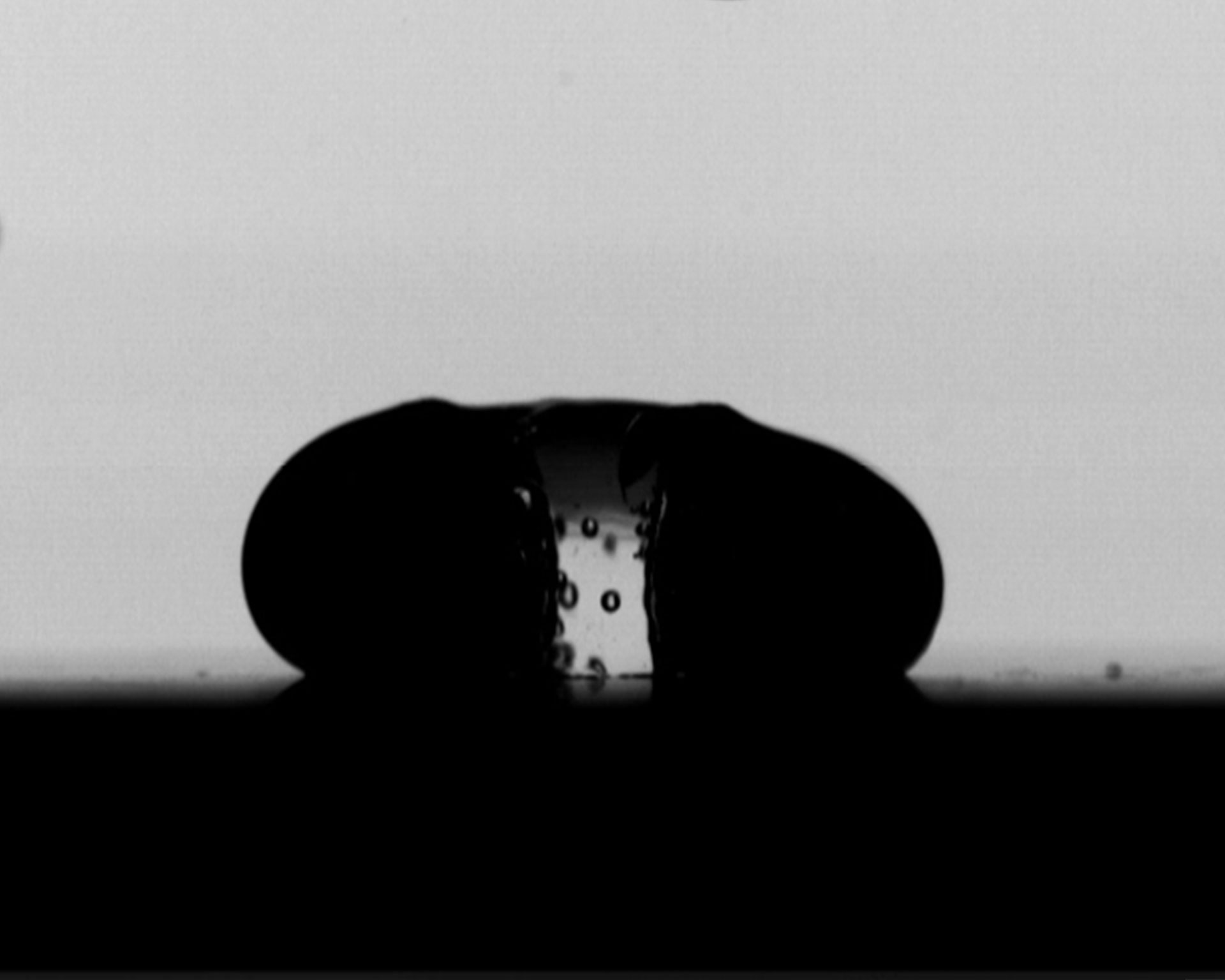 液滴撞擊加熱超疏水材料研究 液滴撞擊加熱超疏水材料研究