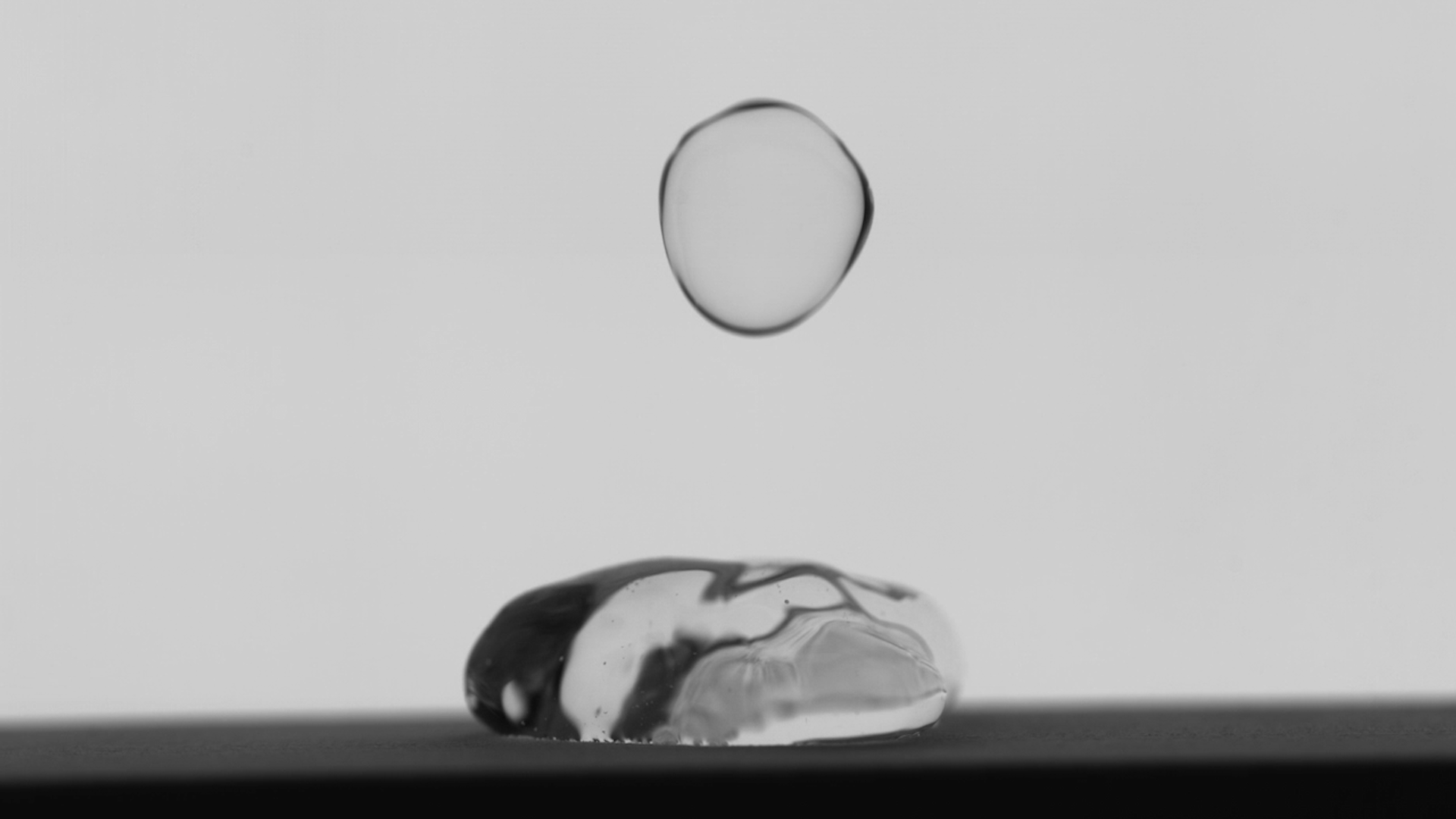 高速相機(jī)觀測微液滴碰撞超疏水材料表面瞬間