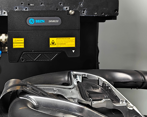 SRI系列3D相機(jī)測量汽車方向盤殼體間縫隙 SRI系列3D相機(jī)測量汽車方向盤殼體間縫隙